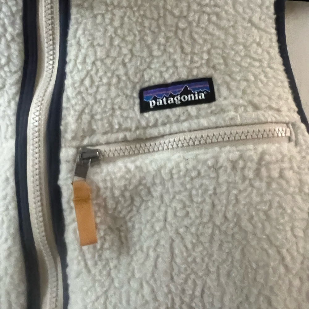 Patagonia Women’s Retro Pile Vest - Cream and Navy - Picture 3 of 4